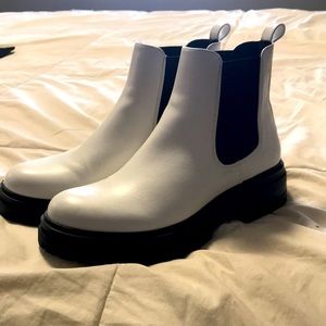 Billiee rain boots. Size 38EU.